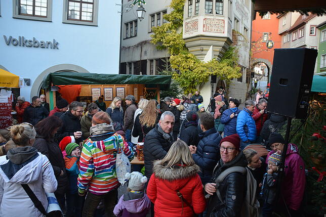 Auf dem Marktplatz herrscht eine gemütliche Enge.