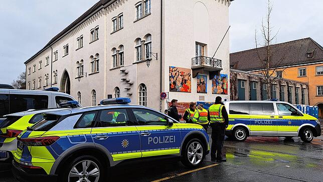 Die Konstanzer Polizei war nicht nur am Schmotzigen Dunschtig (Bild) in der Stadt unterwegs und ansprechbar. Am Wochenende wurden die ...