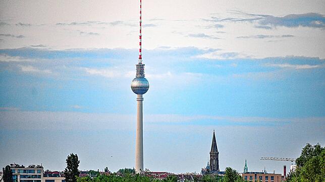 Der Berliner Fernsehturm am frühen Morgen. (Symbolbild)