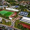 Blick auf das Deutenberg-Schulzentrum mit den gut erkennbaren weißen Container-Modulen. Die Stadtverwaltung lässt jetzt prüfen, ob die ...