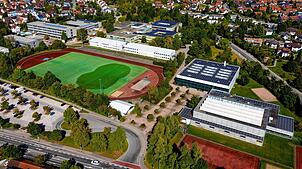 Blick auf das Deutenberg-Schulzentrum mit den gut erkennbaren weißen Container-Modulen. Die Stadtverwaltung lässt jetzt prüfen, ob die ...