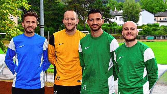 Zuversichtlich: Das Trainer-Duo Musah Musliu (links) und Eike Elsasser (rechts) geht mit den Neuzugängen Christoph Düster (Zweiter von ...