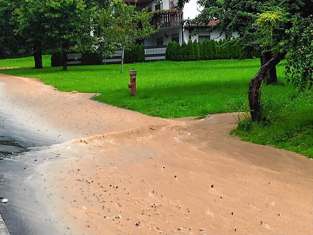 Bild 4: Bilder von den Wassermassen in Mühlingen nach dem Unwetter am Donnerstag