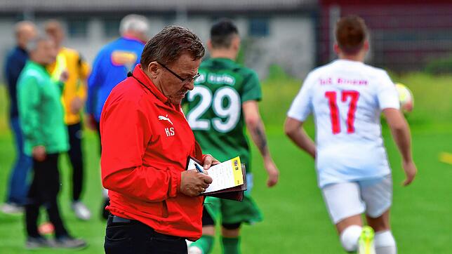Meisterfavorit TuS Binzen: Trainer Karl-Frieder Sütterlin nimmt mit dem letztjährigen Aufsteiger die Rolle gern an, betont aber auch die ...