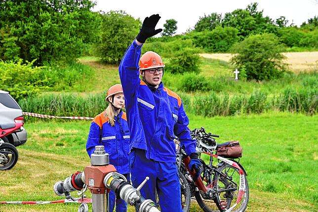 Bild 16: Goßer Andrang beim Feuerwehrfest