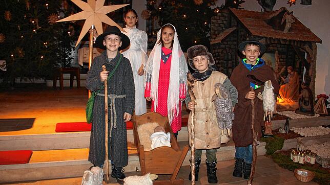 Ein Krippenspiel wie hier vorige Weihnachten an Heiligabend in Hondingen ist dieses Jahr wegen der Corona-Pandemie nicht möglich, doch ...