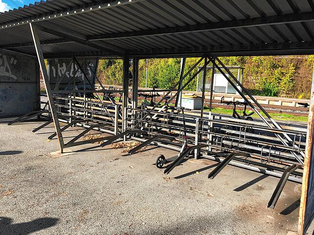 Mit diesem Fahrradunterstand am Bahnhof ist kein Staat mehr zu machen. Noch in diesem Jahr soll mit dem Neubau eines Radhauses begonnen ...
