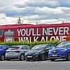You&lsquo;ll never walk alone (Du wirst nie alleine gehen) &ndash; der Schlachtruf des FC Liverpool prangt auf dem Vereinsbus, der am ...