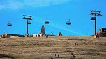 Der Klimawandel sorgt für mildere Winter. Anfang 2023 war auch am Feldberg an Wintersport nicht zu denken. Stattdessen nutzen Touristen ...