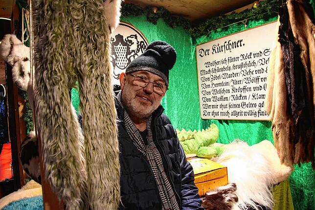 Bild 3: So schön! Besucher genießen den Waldshuter Weihnachtsmarkt