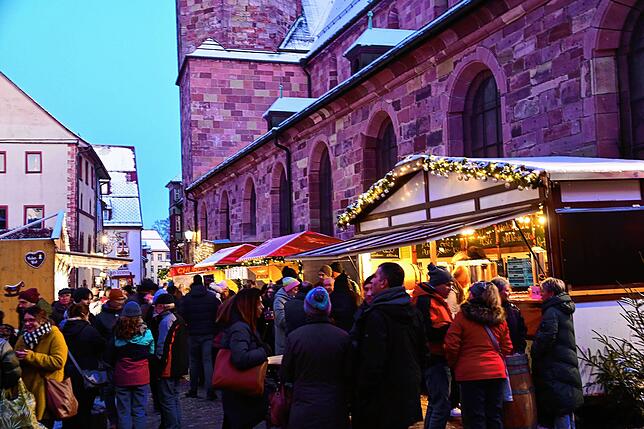 Rund um das Villinger Münster verspricht der Weihnachtsmarkt wieder eine ganz besondere Atmosphäre (Archivbild).