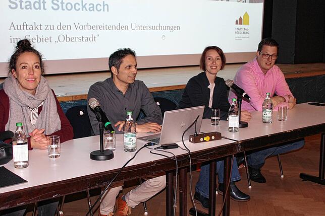 Sie beantworteten Bürgerfragen (von links): Ina Ketterer und Arun Gandbhir von der STEG Stuttgart sowie Bürgermeisterin Susen Katter und ...