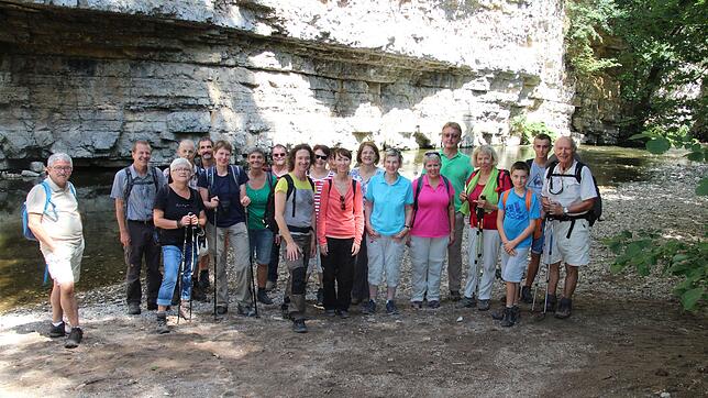 Amelfelsen: Der Stopp am Amselfelsen, die brüten hier wirklich, ist für jeden Wanderer in der Schlucht ein Muss. An dieser Stellen ...