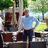 Ulla Szustakowska (Restaurantchefin) und Dirk Limberger (Eigentümer) auf der Außenterrasse des Seerestaurant Adler in Ludwigshafen. Nach ...