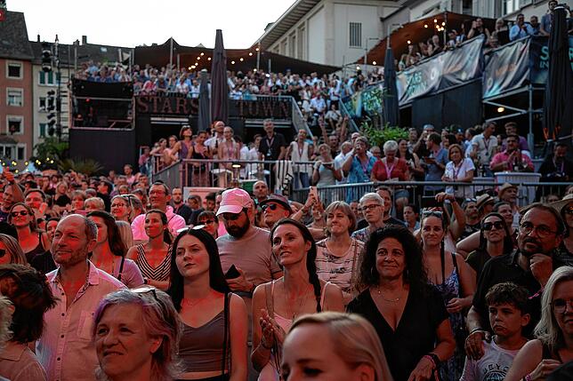 Bild 22: Mit &bdquo;Chasing Cars&ldquo; und weiteren Lieblingsliedern: So war der Auftakt bei Stars in Town