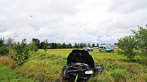 Ein Fahrer entzieht sich zwischen Rulfingen und Mengen einer Verkehrskontrolle. Dabei landet er mit seinem Auto in einem Graben und ...