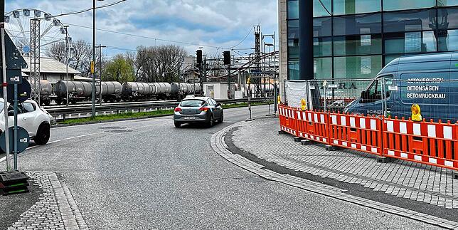 Einfahrt in die Hafenstraße in Richtung Lago-Parkhaus. Hier kam einem Autofahrer am Freitagvormittag plötzlich eine Radfahrerin auf ...