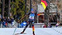 ARCHIV – Franziska Preuss wird zum ersten Mal Einzel-Weltmeisterin und Gesamtweltcup-Siegerin.