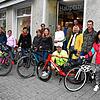 Das Team &bdquo;Wundervoll&ldquo;, das gemeinsam am Stadtradeln 2020 teilnimmt, stellt sich in der Stockacher Hauptstraße für ein ...