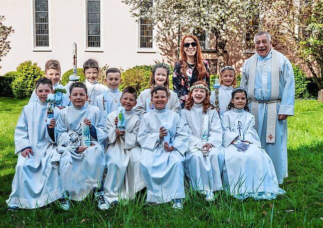Elf Kinder feierten mit ihren Familien die erste Heilige Kommunion in St. Marien Donaueschingen. Der feierliche und fröhliche ...