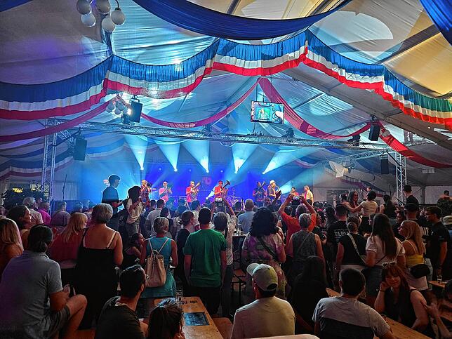 Bild 8: Chilbi 2024: Gute Laune beim Brassabend mit Brasstastisch und Brasslufthamma