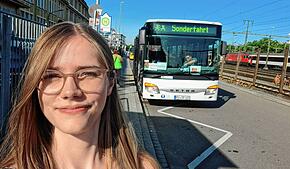 Geschafft: SÜDKRIER-Reporterin Sabrina Morenz ist mit dem Schienenersatzverkehr morgens von Radolfzell nach Singen gefahren.