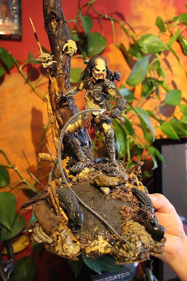 Diese Predator-Figur wurde auch von einem Fan geschickt, der sie aufwendig in ein Landschaftsszenario drapiert hat.