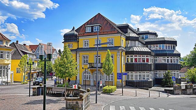Schon zu Beginn der Haushaltsberatungen zeichnet sich ab: Mit dem Anbau an das gelbe Rathaus wird es wohl in den nächsten Jahren eher ...