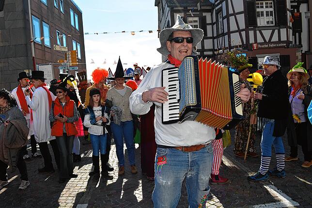 Bild 27: &bdquo;Markdorf total verruckt&ldquo;: Hier gibt es die Bilder der Straßenfasnet am Rosenmontag