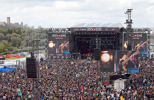 Rockfans dürfen sich wie hier 2019 erstmals wieder auf “Rock am Ring„ und “Rock im Park„ freuen.