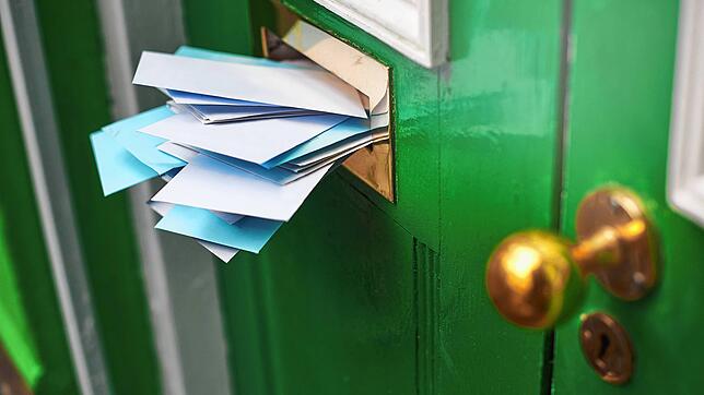 Die Post ist da: Wessen Briefkasten so aussieht, der braucht wohl ein Premium-Abo bei Herrn Schabowksi.