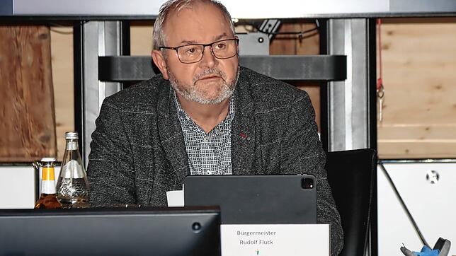 Bürgermeister Rudolf Fluck sieht seine Gemeinde mit dem Wegbrechen von Förderstrukturen und politischen Vorgaben aus Bund und Land ohne ...