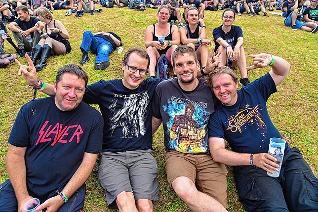 Bild 4: Tausende Metalheads feiern im Schwarzwald