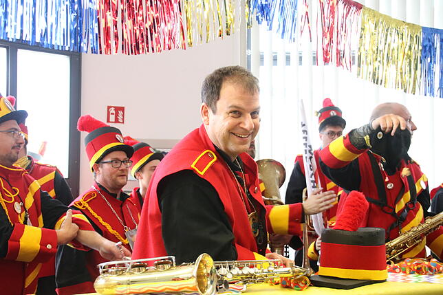 Bild 3: Narren besuchen am Rosenmontag die SÜDKURIER-Redaktion (Teil 2)
