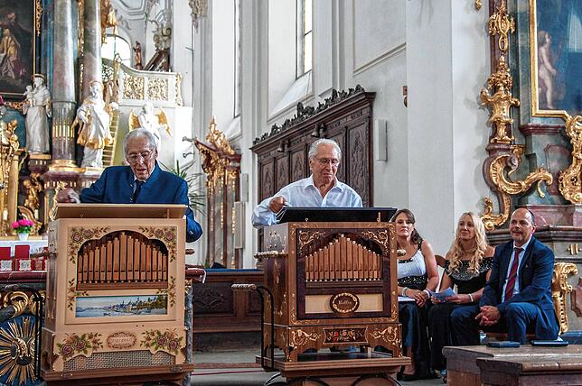 Ein bemerkenswertes Konzert für Orgel und Drehorgeln erklang vor rund zwei Jahren in der Überlinger Franziskanerkirche zum 85. ...