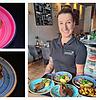 Restaurantleiterin Anja Nicolai präsentiert badische Tapas im Knöllchen auf dem Konstanzer Bodanplatz. Links Maultaschen und Fischknusperle.