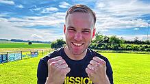 Steffen Allgaier feiert mit dem SV Denkingen die Meisterschaft in der Bezirksliga.
