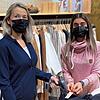 Für das Internet-Portal des Modehauses Banholzer in Lauchringen macht Auszubildende Özge Yarici auf diesem Foto Ware versandfertig, ...