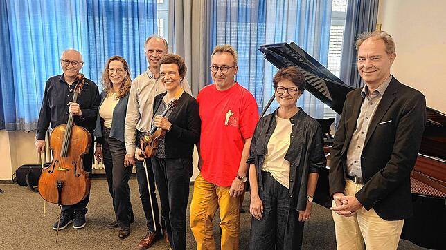 Gustav Rivinius, Christina Burchard, Florian Wiek, Anke Dill, Projektleiter Norbert Braun, Bürgermeisterin Monika Laule und der Leiter ...