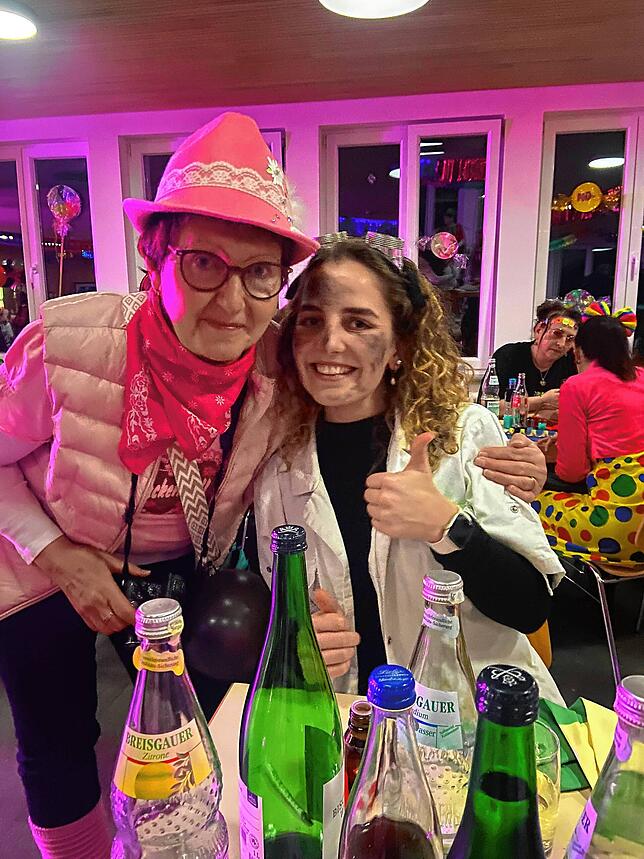 Bild 7: Wiiberfasnet 2025: Die besten Bilder der Hü-Ri-Frauen in Hürrlingen – Ein aufregendes Spektakel!
