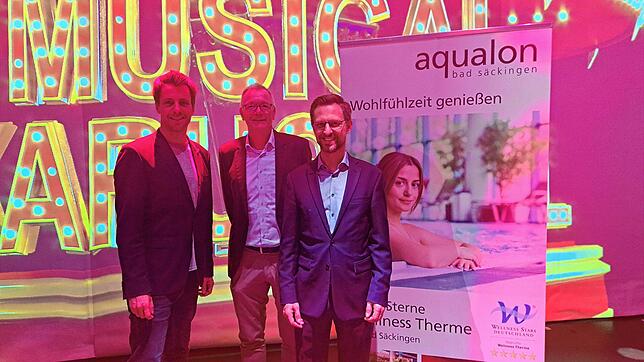 Das Gloria-Theater und die Aqualon-Therme haben eine weitere Kooperation geschlossen. Auf dem Bild zu sehen sind Gloria-Intendant Jochen ...