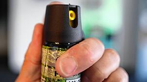 Ein junger Mann ist in Radolfzell mit Pfefferspray attackiert worden (Symbolbild)