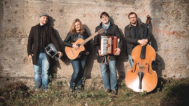 Fee Badenius tritt am Freitag, 6. Dezember, mit Band im Folktreff auf.