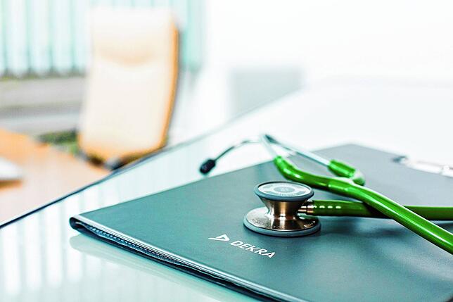 Eine neue Studie der Dekra sagt, dass über ein Drittel der Deutschen im Homeoffice gesundheitliche Probleme durch einen schlecht ...