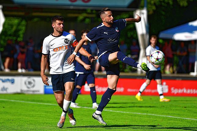 Siegtreffer: Erdal Kizilay mit fast 39 ein „Senior“ auf dem Platz machte den 2:1-Sieg per Kopfball perfekt.