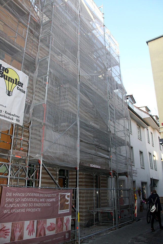 Der Rohbau der neuen Konstanzer Synagoge steht. Unter dem Bauvlies ist die Klinkerfassade zu sehen, die an die der alten Synagoge ...