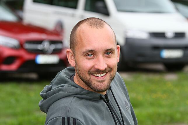 Trainer Philip Brandl, FC Hochrhein: „Der neue Kunstrasen ist zum idealen Zeitpunkt fertig. Nach dem Dauerregen dieser Woche ...