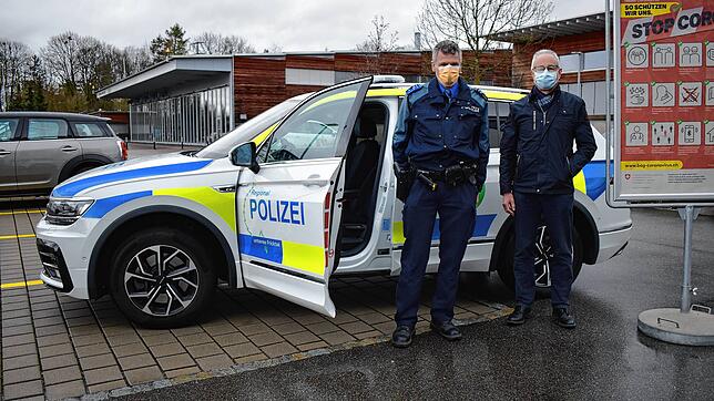 Repol-Chef Hansueli Loosli (links) und Vizeammann Walter Jucker blicken auf ein spezielles Polizei-Jahr zurück.