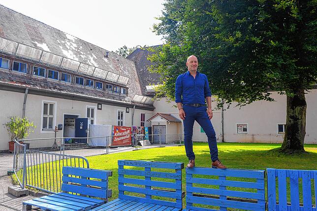 2022: Die Haare sind ab, aber fürs Kraxeln ist Claus-Michael Haydt, hier im Innenhof des Kulturhauses Caserne, noch zu haben.