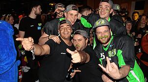 Bild : Wikinger feiern Riesenparty zum 40. Geburtstag